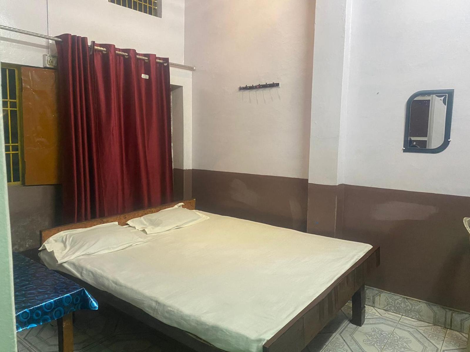 Hotel Yatri Niwas Varanasi Exterior foto